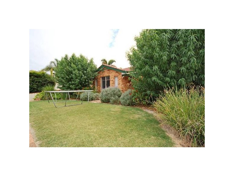 7 Seaton Ct, South Guildford WA 6055