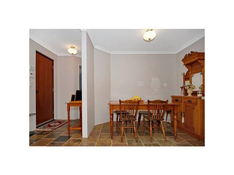 7 Seaton Ct, South Guildford WA 6055