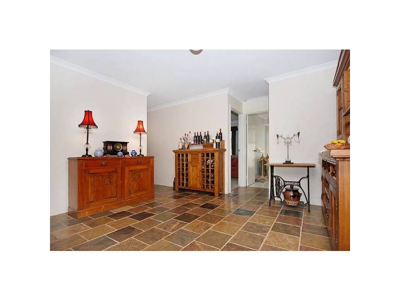 7 Seaton Ct, South Guildford WA 6055
