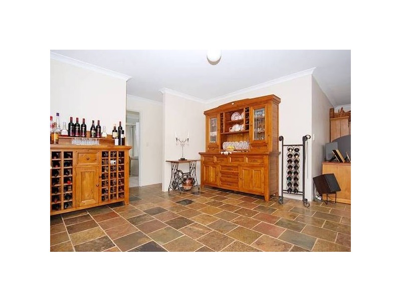 7 Seaton Ct, South Guildford WA 6055