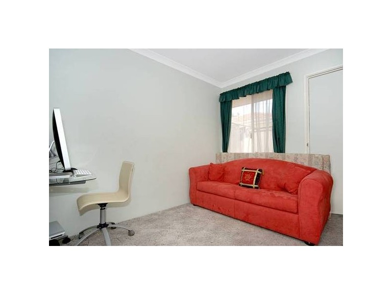 7 Seaton Ct, South Guildford WA 6055