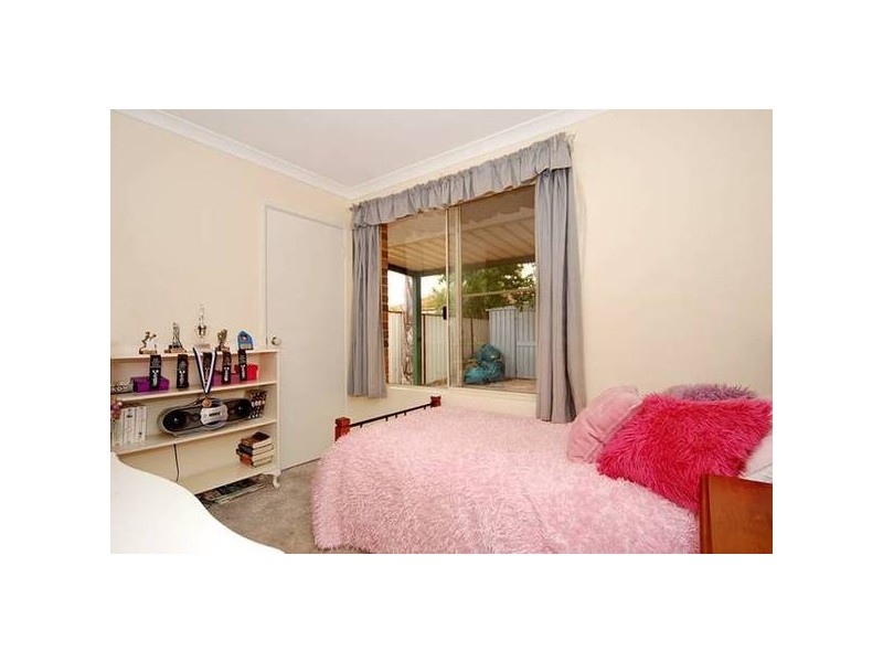 7 Seaton Ct, South Guildford WA 6055