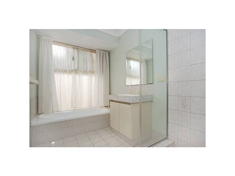 7 Seaton Ct, South Guildford WA 6055