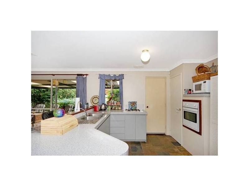 7 Seaton Ct, South Guildford WA 6055