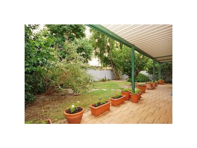 7 Seaton Ct, South Guildford WA 6055