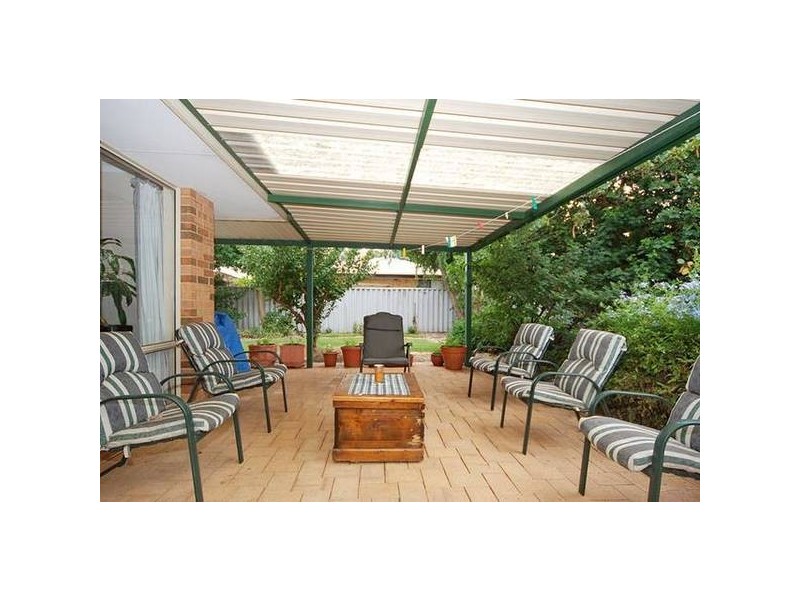 7 Seaton Ct, South Guildford WA 6055