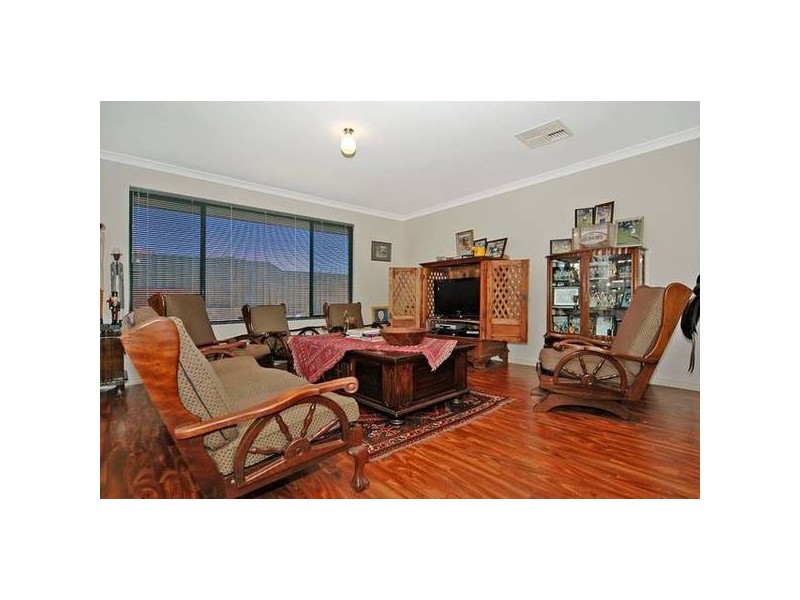 16 Farmaner Parkway, Ellenbrook WA 6069