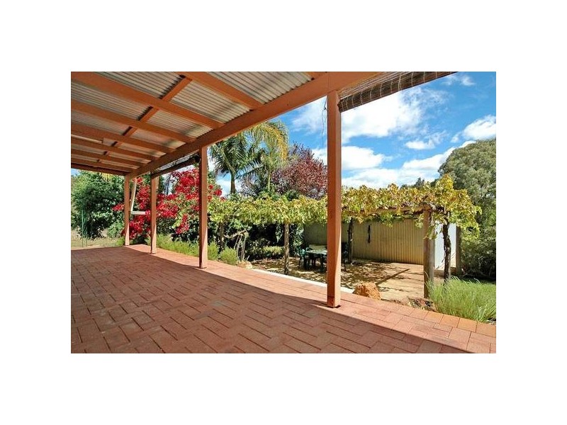 170 Banksia Grove, Stoneville WA 6081