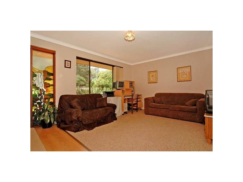 170 Banksia Grove, Stoneville WA 6081