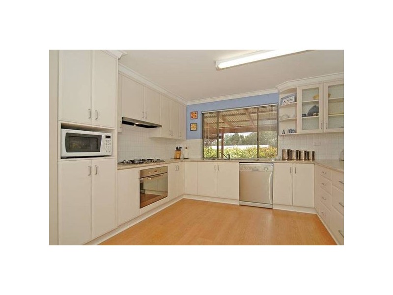 170 Banksia Grove, Stoneville WA 6081