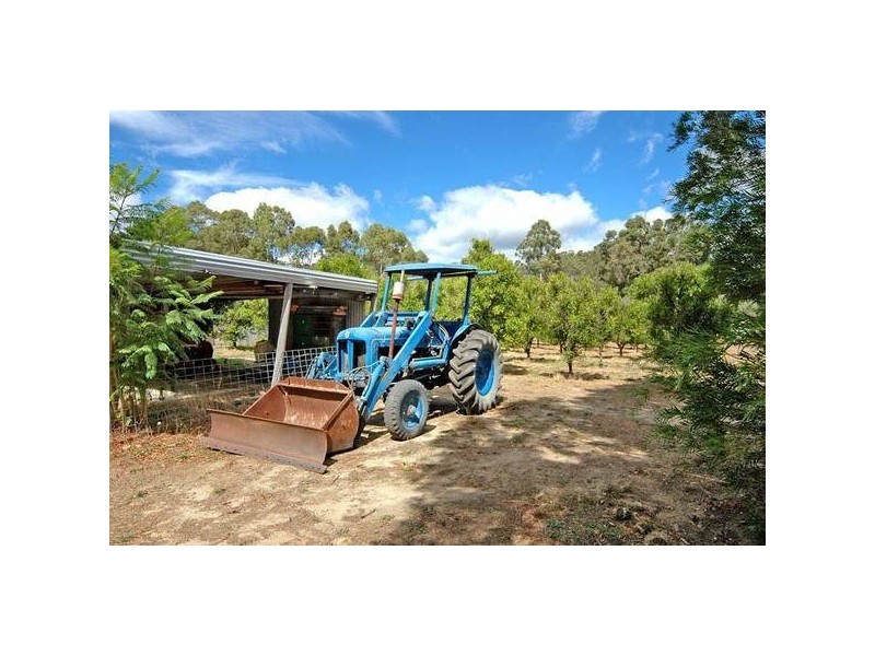 170 Banksia Grove, Stoneville WA 6081