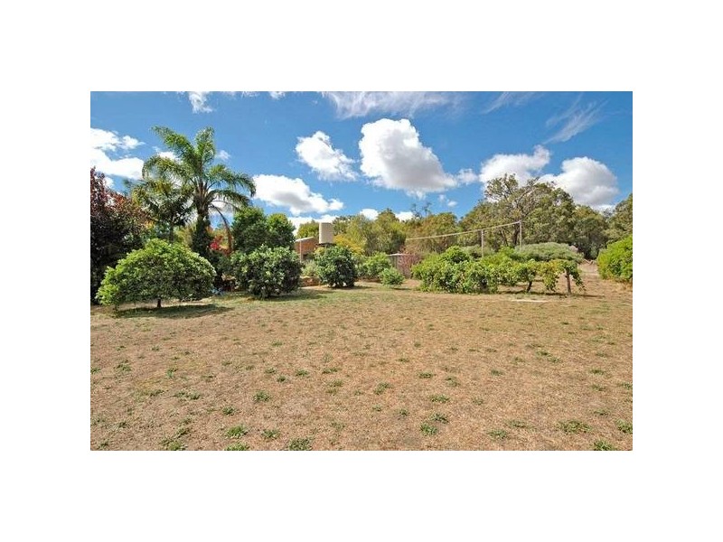 170 Banksia Grove, Stoneville WA 6081