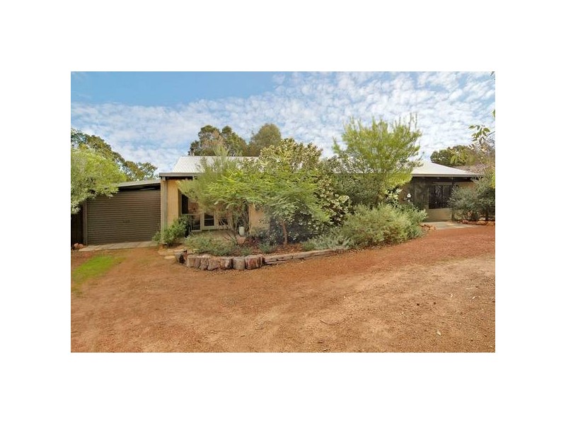 34 Mundaring Weir Road, Mundaring WA 6073