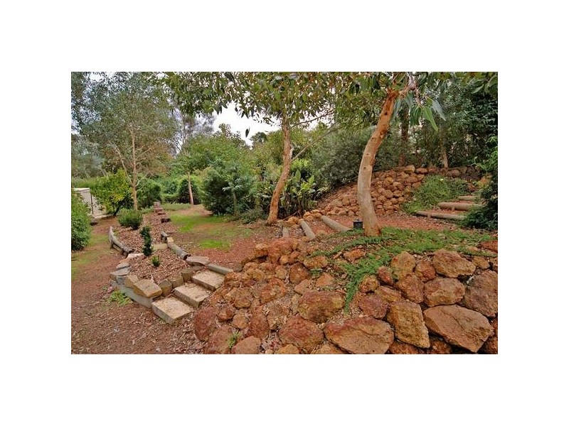 34 Mundaring Weir Road, Mundaring WA 6073