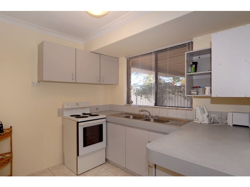 16 McKeon St, Redcliffe WA 6104