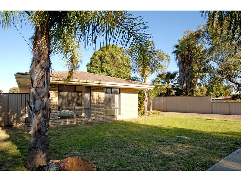 16 McKeon St, Redcliffe WA 6104