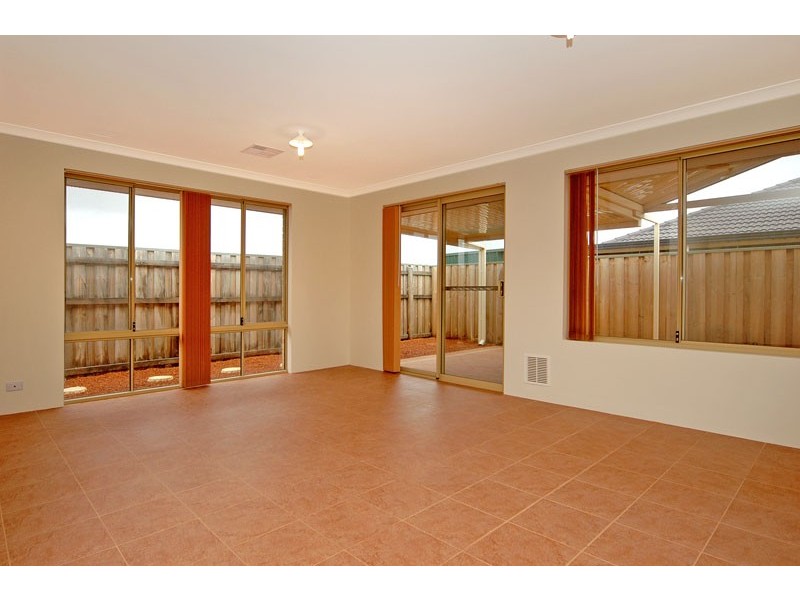 2/43 Birkett Circle, Ellenbrook WA 6069