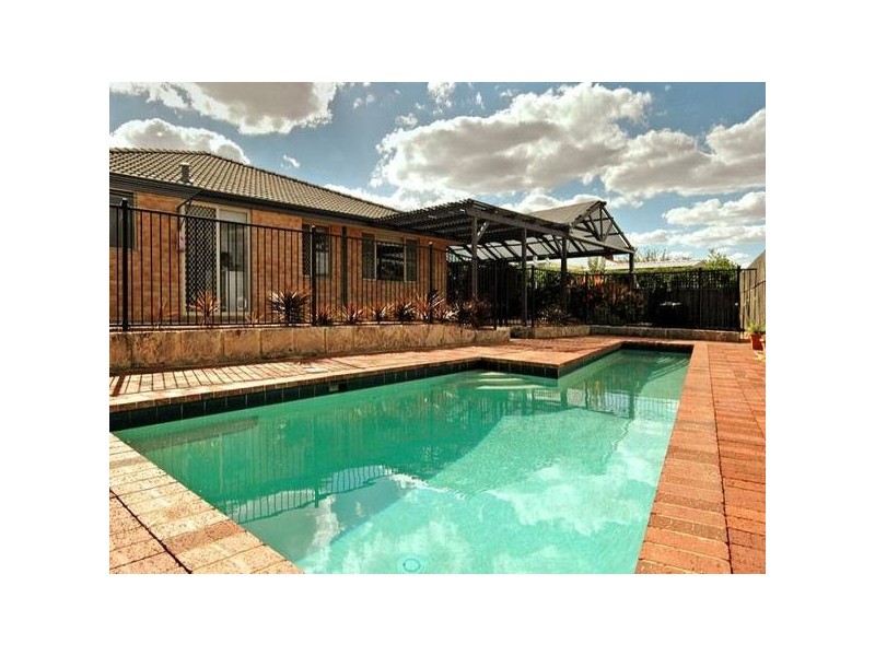 12 Boyd Close, South Guildford WA 6055