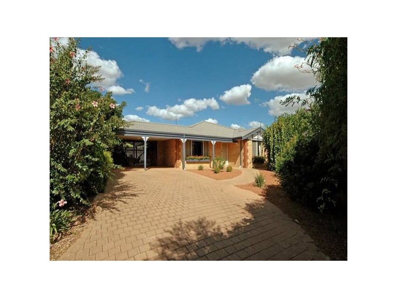 12 Boyd Close, South Guildford WA 6055