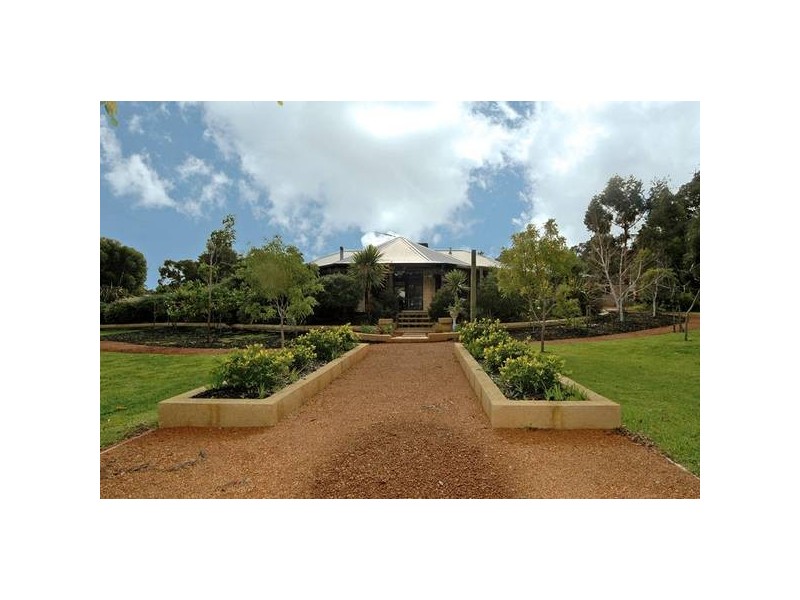 355 Cole Rd, Sawyers Valley WA 6074