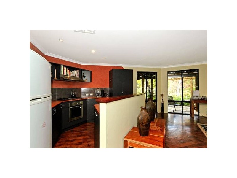 355 Cole Rd, Sawyers Valley WA 6074