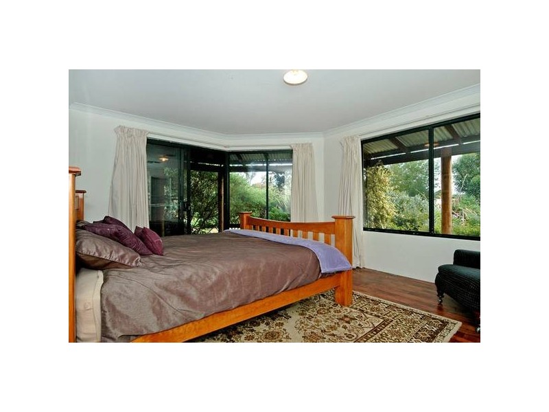 355 Cole Rd, Sawyers Valley WA 6074