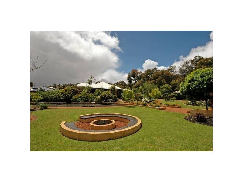 355 Cole Rd, Sawyers Valley WA 6074