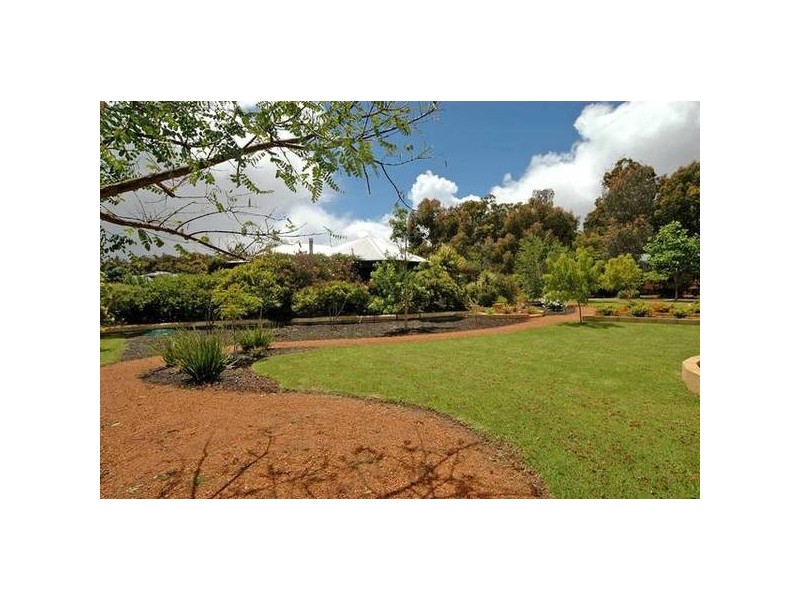 355 Cole Rd, Sawyers Valley WA 6074