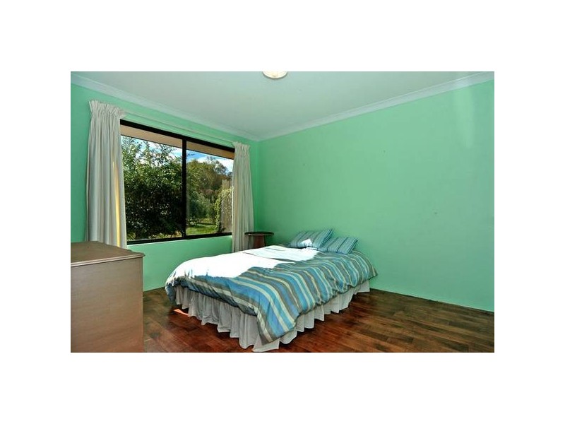 355 Cole Rd, Sawyers Valley WA 6074