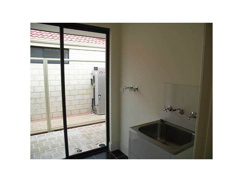 1/3 Warde St, Midland WA 6056