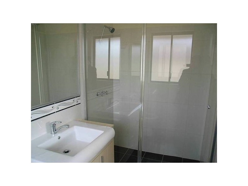 1/3 Warde St, Midland WA 6056