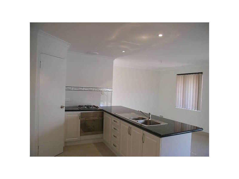 4/3 Warde St, Midland WA 6056