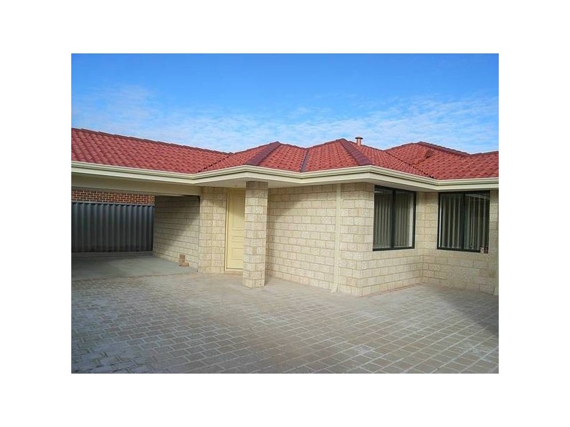 4/3 Warde St, Midland WA 6056