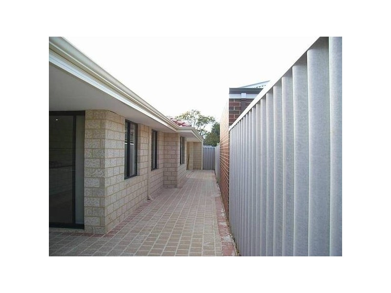 4/3 Warde St, Midland WA 6056