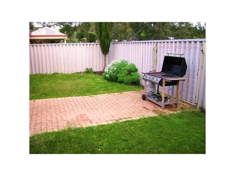 2/32 Holmesdale Road, Woodbridge WA 6056