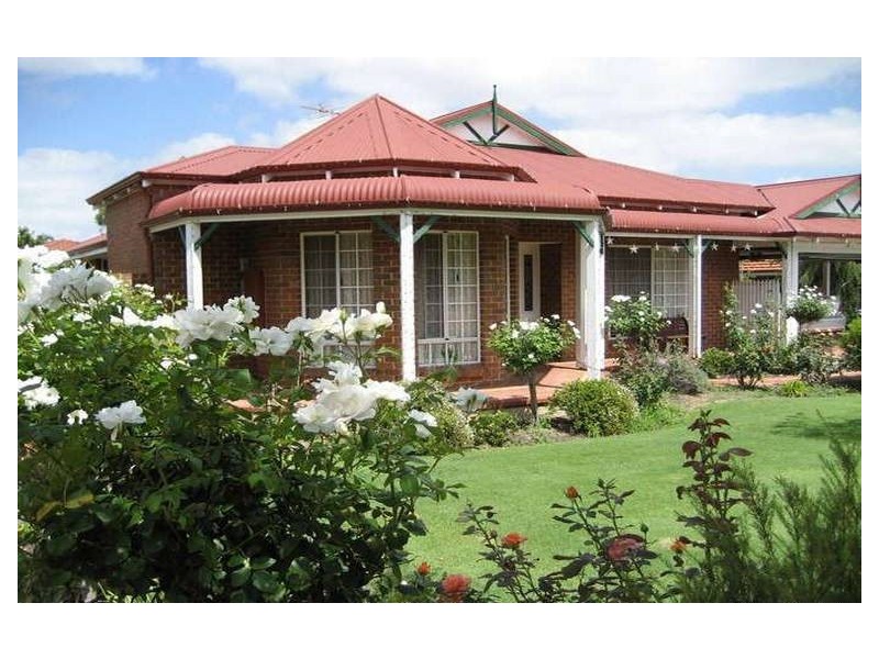 25 Lakeside Drive, Helena Valley WA 6056