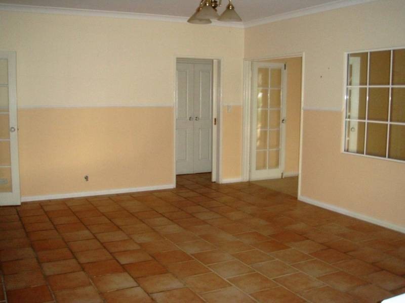 25 Lakeside Drive, Helena Valley WA 6056