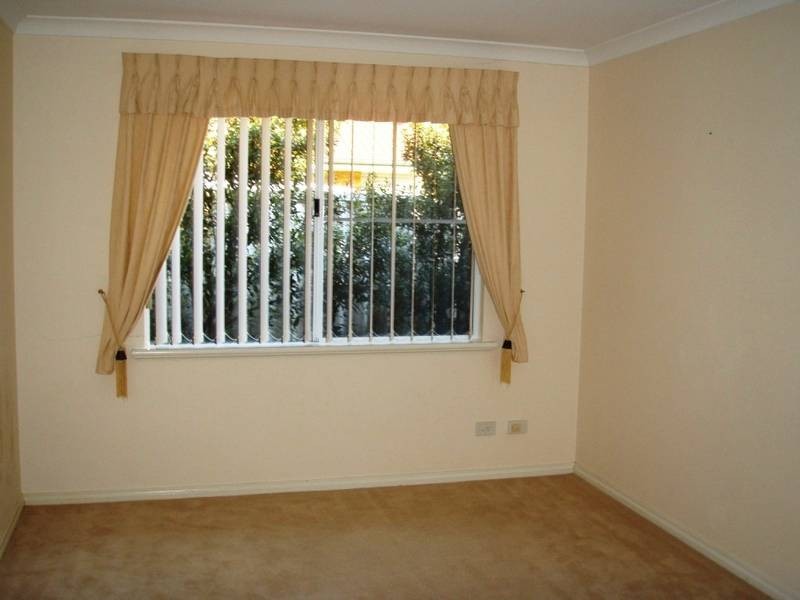 25 Lakeside Drive, Helena Valley WA 6056