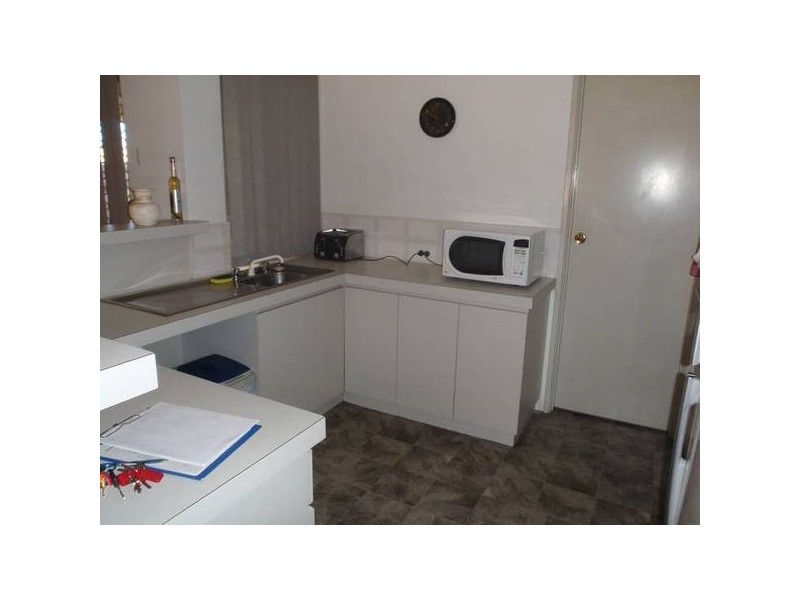 2/18 Holmesdale Road, Woodbridge WA 6056