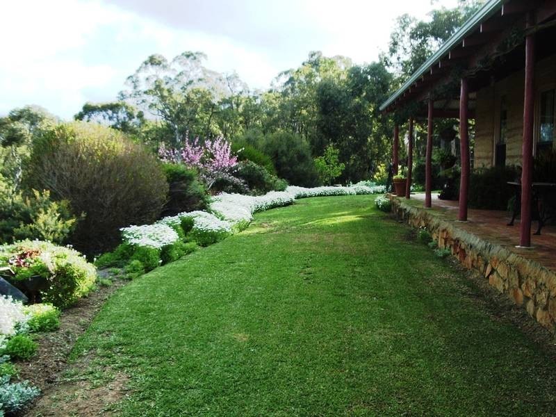 913 Reen Rd, Gidgegannup WA 6083