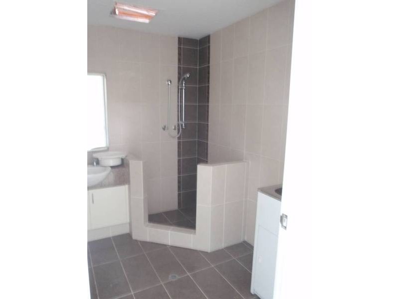 2/14 The Crescent, Midland WA 6056