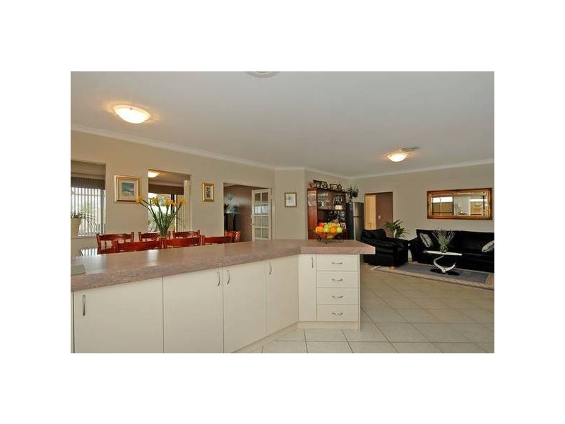 19 Cupello Drive, Swan View WA 6056