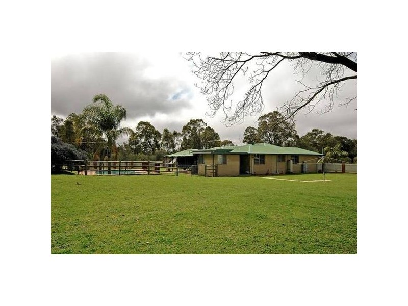 345 Stoneleigh Rd, Sawyers Valley WA 6074