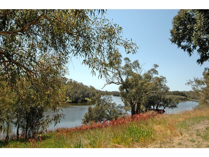 108 Riverside Dr, South Guildford WA 6055