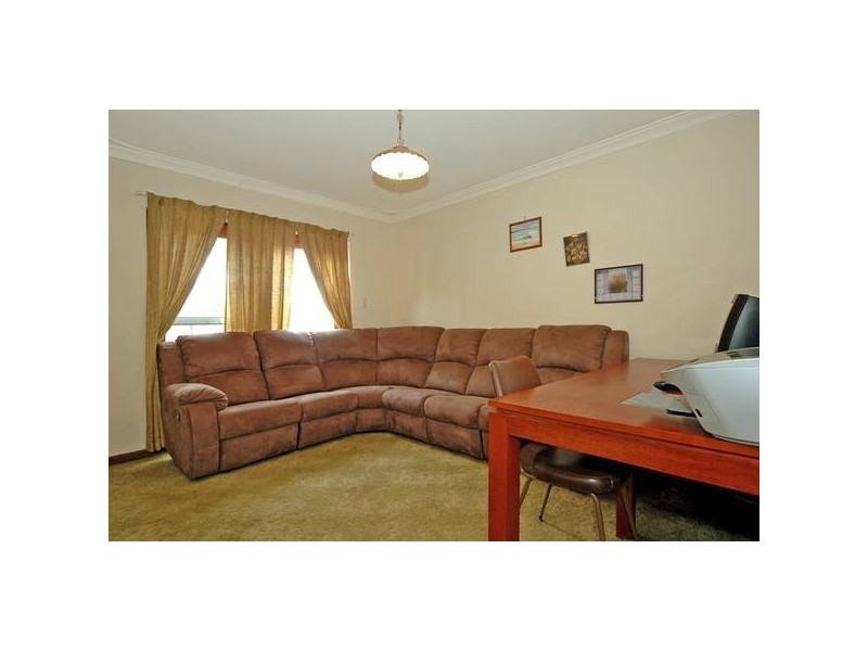 18 Newburn Rd, High Wycombe WA 6057