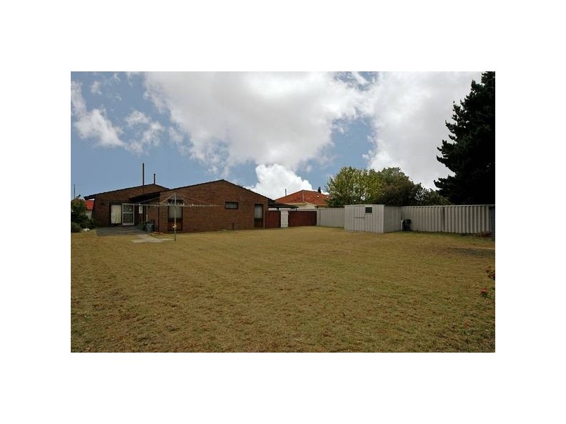 18 Newburn Rd, High Wycombe WA 6057