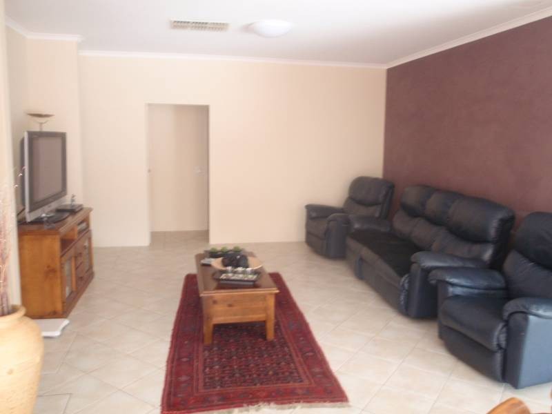 10 Riverdale Road, Helena Valley WA 6056