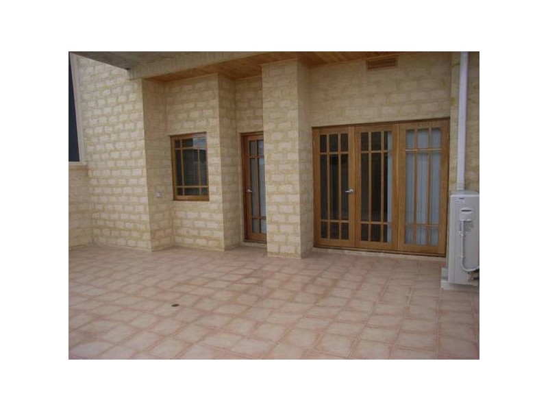 2/26 The Crescent, Midland WA 6056