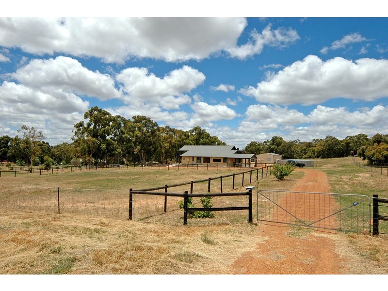 22 Centenary Dr, Gidgegannup WA 6083