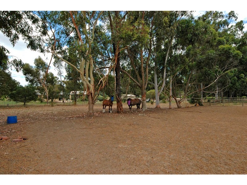 22 Centenary Dr, Gidgegannup WA 6083